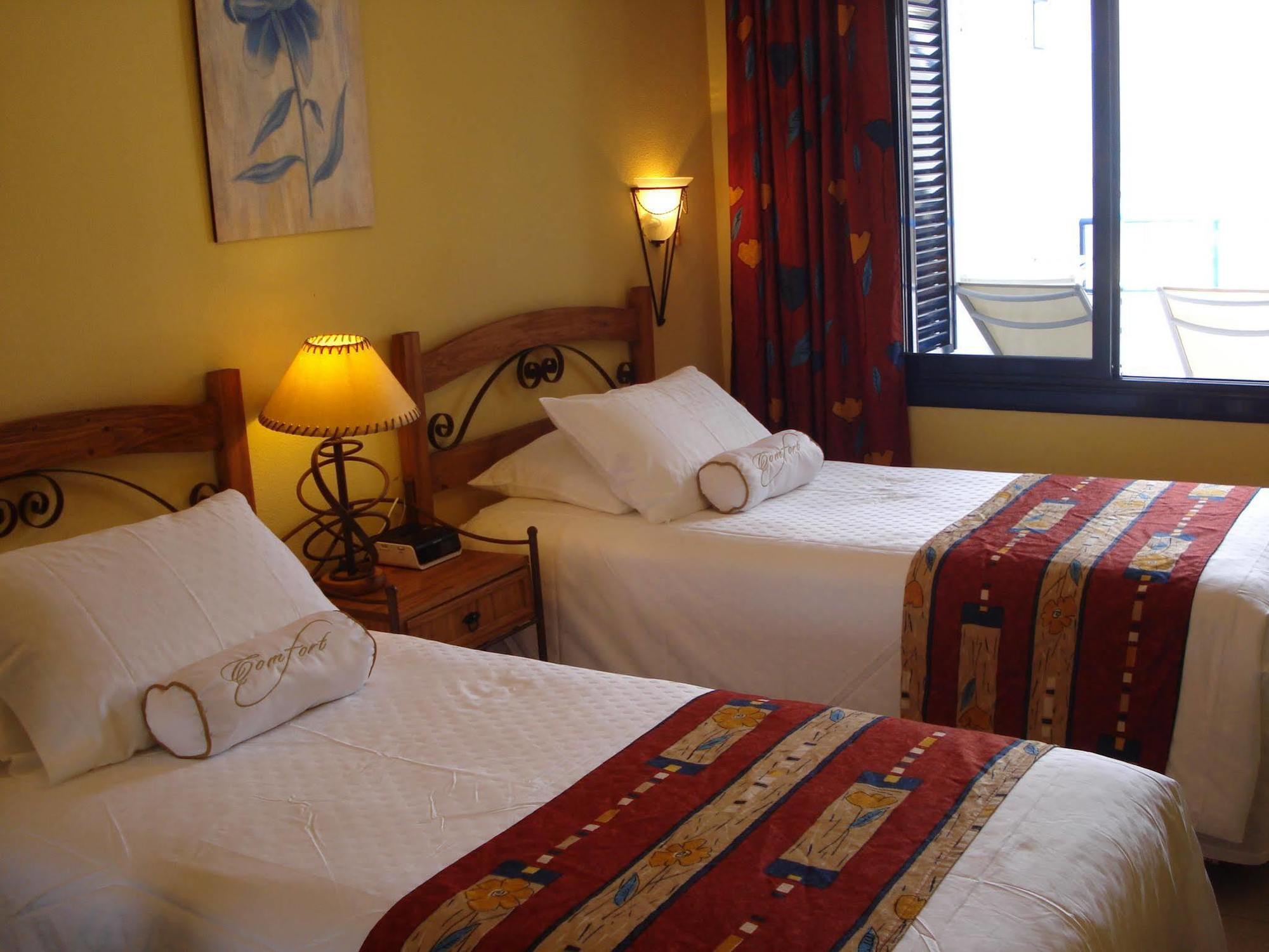อพาร์ตเมนต์ แอท กาลา บลังกา บาย ไดมอนด์ รีสอร์ต Aparthotel เตารีโต ภายนอก รูปภาพ